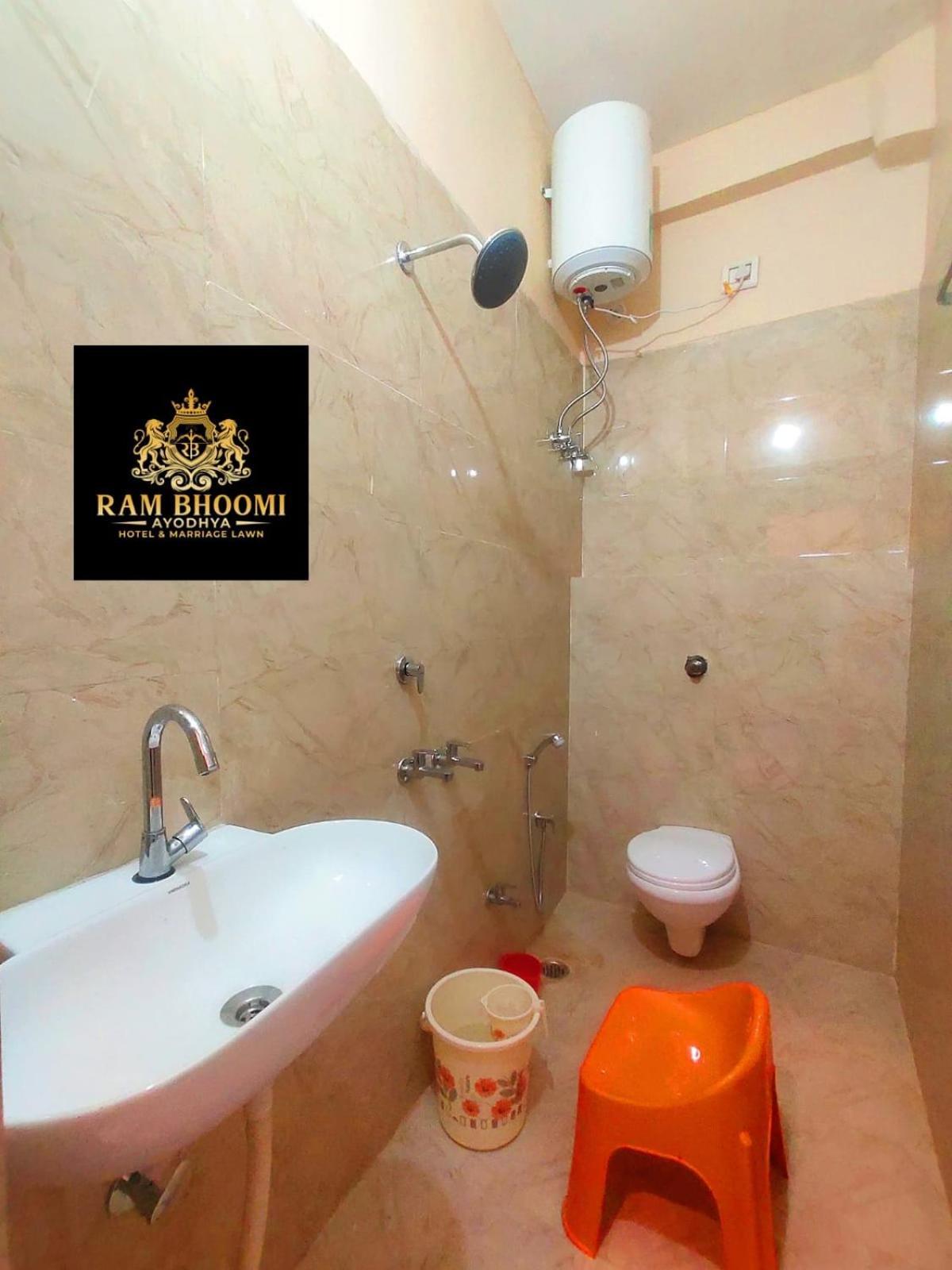 Hotel Rambhoomi Ayodhya Bagian luar foto